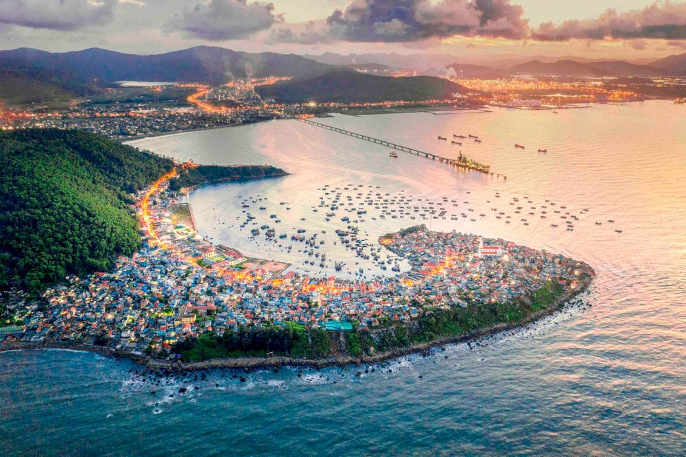 Toàn cảnh Bãi Đông đảo Nghi Sơn